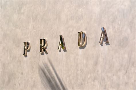 Prada: dal 6 settembre in azienda solo con il Green pass 